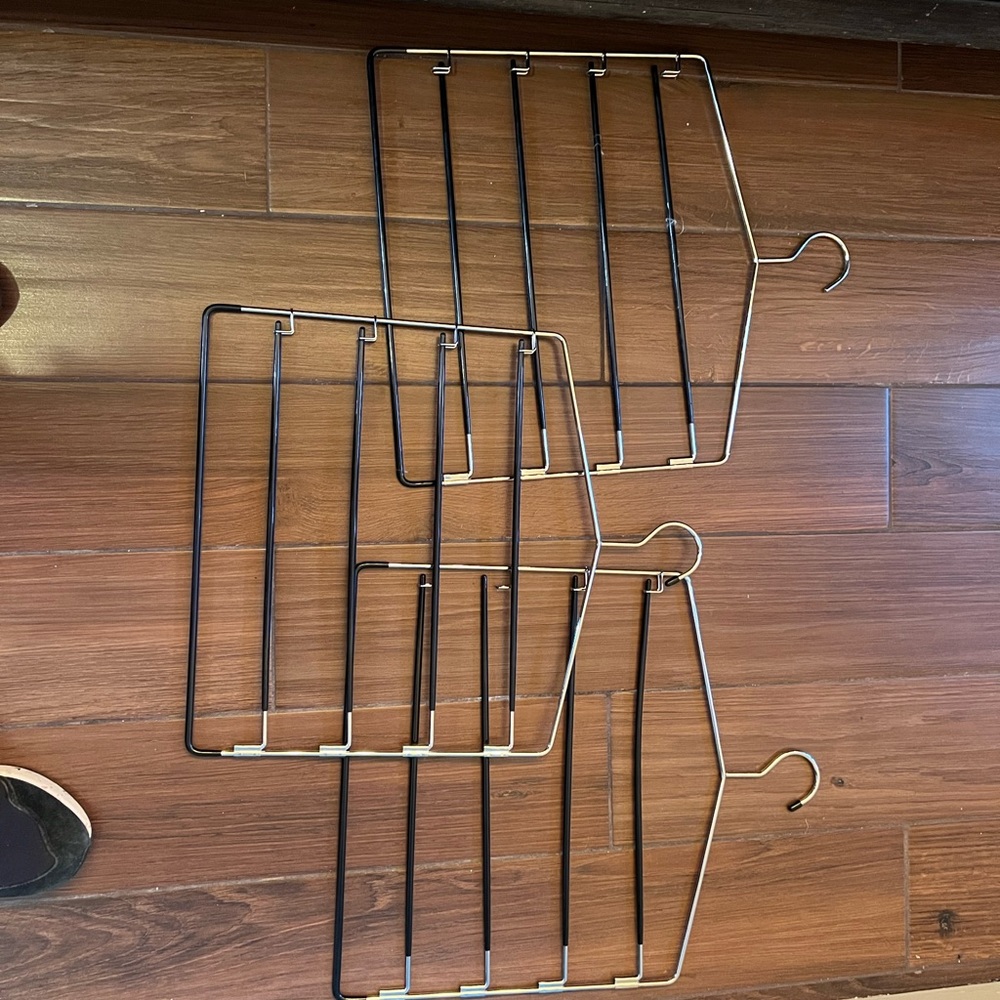 3 Metal Hangers
Great for small closets